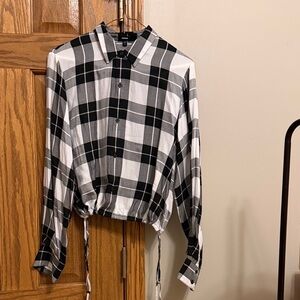 Express Black and White Plaid Button-Up Shirt. Size M